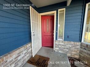 1000 NE Greenway Pl in Gresham, OR - Building Photo - Building Photo