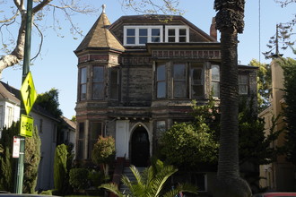 2029 Central Ave in Alameda, CA - Foto de edificio - Building Photo