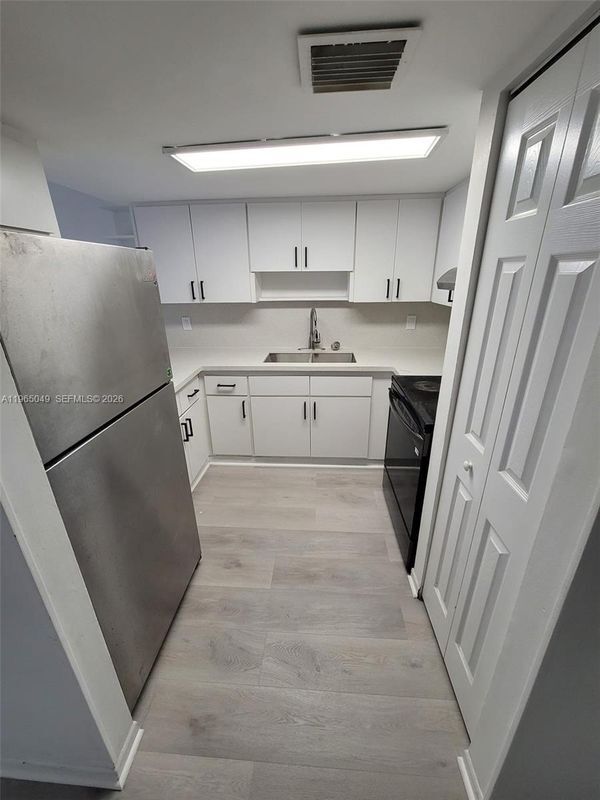 1624 NE 151st St in Miami, FL - Foto de edificio - Building Photo