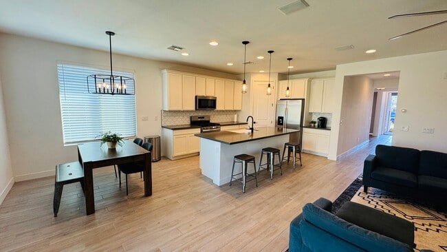 14424 W Aster Dr in Surprise, AZ - Building Photo - Building Photo