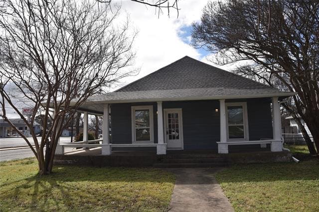 property at 900 W Chestnut St