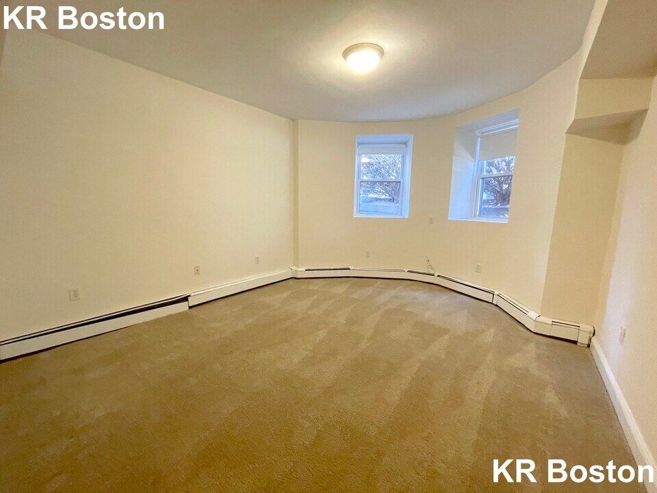 14 Green St in Brookline, MA - Building Photo