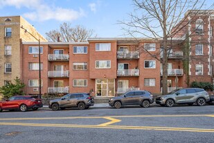 2727 Adams Mill Rd NW in Washington, DC - Building Photo