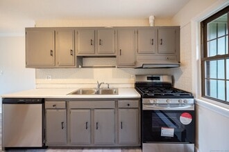 549 Russell Rd in Westfield, MA - Foto de edificio - Building Photo
