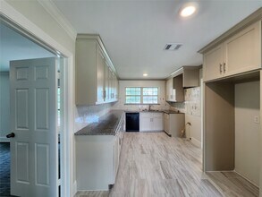 8033 Turquoise Ln in Houston, TX - Building Photo - Building Photo