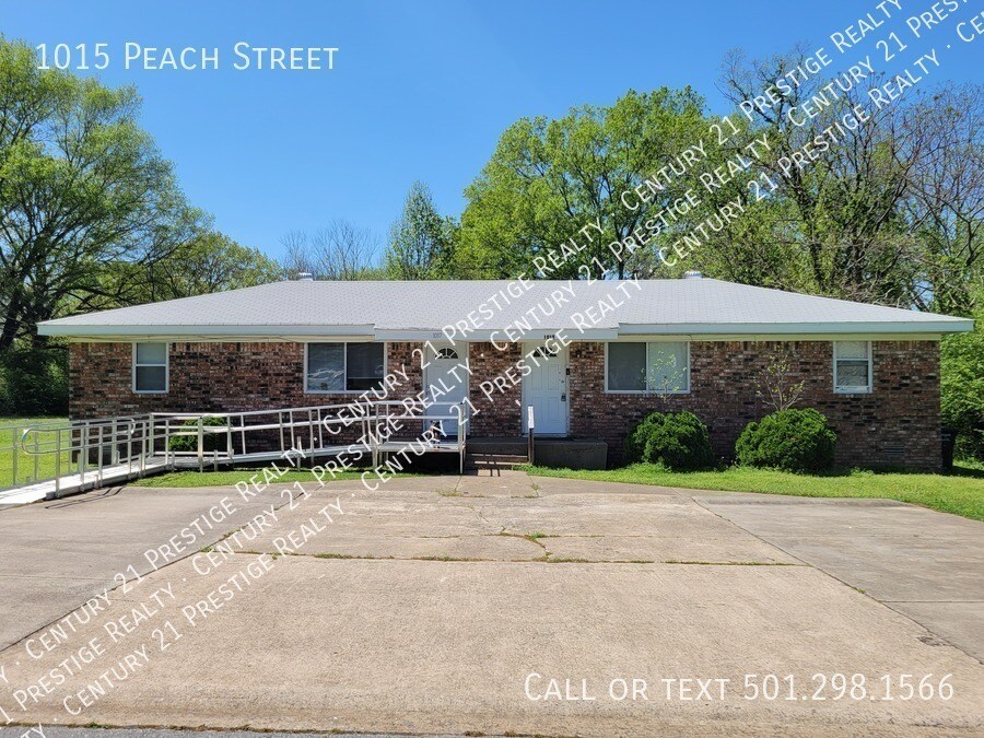 1015 Peach St in Jacksonville, AR - Building Photo
