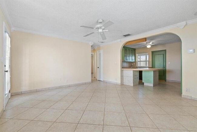 240 NW 24th Ct in Pompano Beach, FL - Building Photo - Building Photo