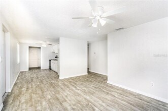 3312 52nd Ave Dr W in Bradenton, FL - Foto de edificio - Building Photo