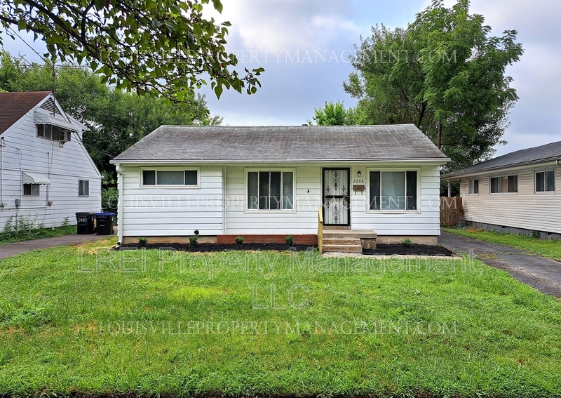 2608 Gardiner Ln in Louisville, KY - Building Photo