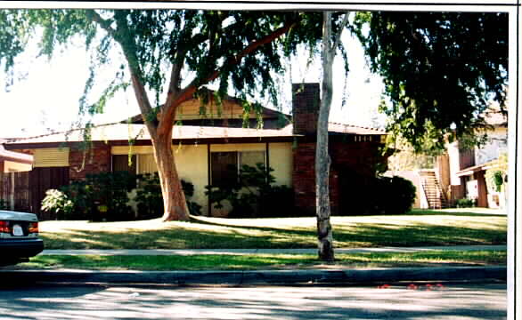 1144 W 9th St in Corona, CA - Foto de edificio - Building Photo