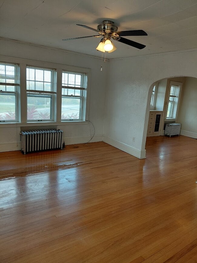 4552 W Wells St, Unit 6 in Milwaukee, WI - Foto de edificio - Building Photo