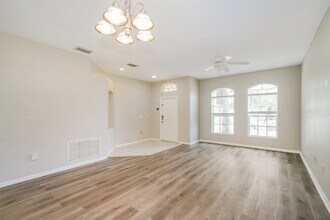 5310 Braddock Dr in Zephyrhills, FL - Building Photo - Building Photo