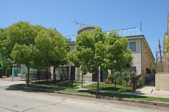 933 S Gramercy Dr in Los Angeles, CA - Building Photo - Building Photo