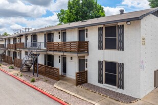 Woodwind Apartments in Arlington, TX - Building Photo