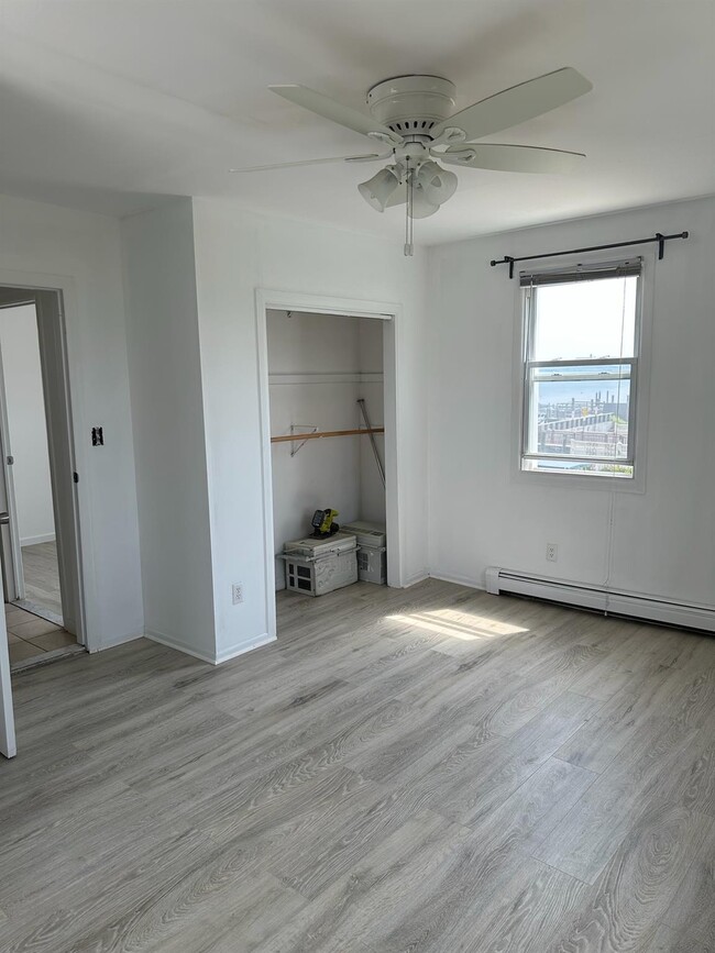 923 W Park Ave in Long Beach, NY - Building Photo - Building Photo