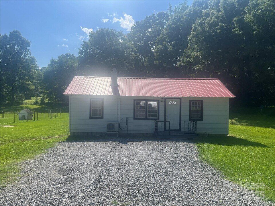 2128 Hodgin St in Gastonia, NC - Building Photo