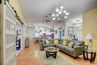 1098 Primrose Ln in Wellington, FL - Foto de edificio - Building Photo