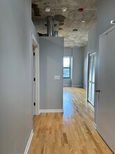 1122 W Catalpa Ave, Unit 517 in Chicago, IL - Building Photo - Building Photo
