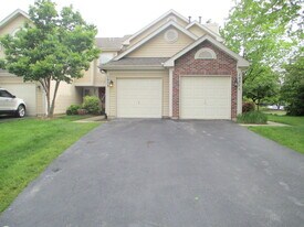 1053 Woodhill Ct in Elgin, IL - Building Photo
