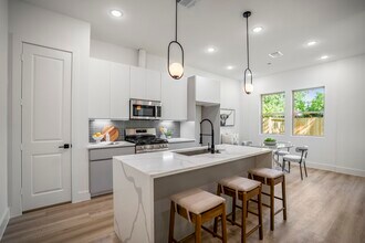 4201 Oats St in Houston, TX - Building Photo - Building Photo