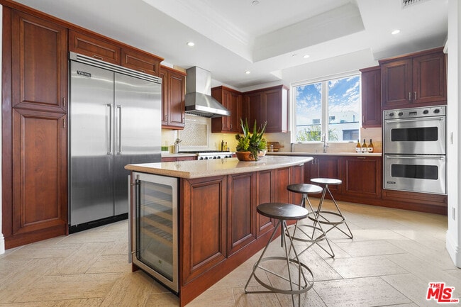 420 S Hamel Rd in Los Angeles, CA - Building Photo - Building Photo