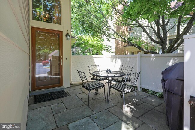 5717 Balsam Grove Ct, Unit Oliver in North Bethesda, MD - Building Photo - Building Photo