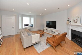 247 Hoym St in Fort Lee, NJ - Building Photo - Building Photo
