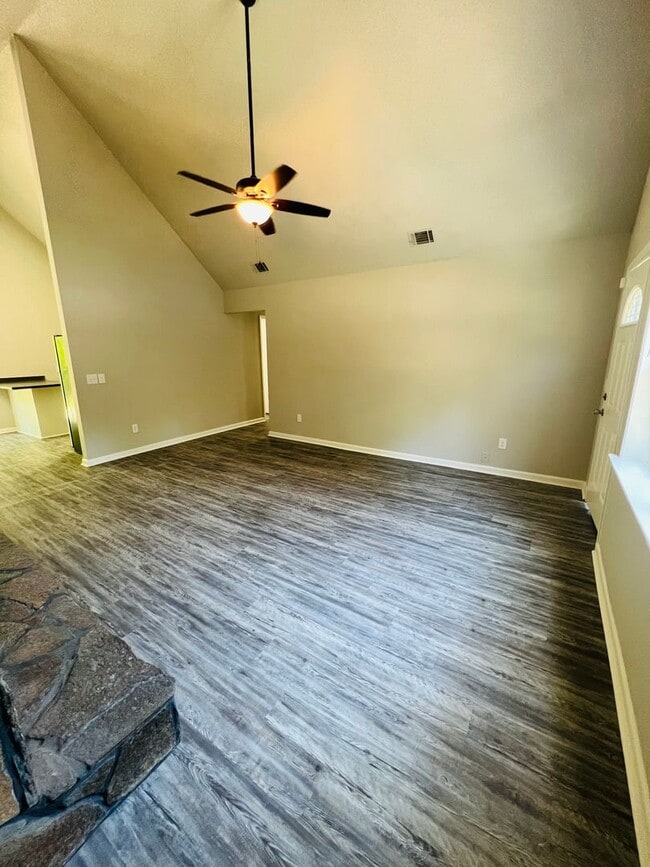 908 Spanish Oak Dr in Hinesville, GA - Building Photo - Building Photo