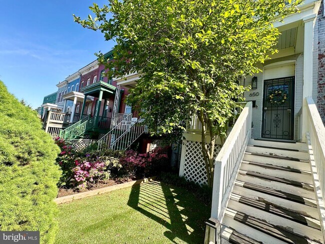 650 Hobart Pl NW in Washington, DC - Building Photo - Building Photo