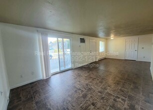 3401 W 1st Pl in Kennewick, WA - Building Photo - Building Photo