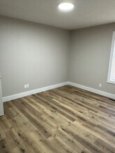 449 W Lombard St, Unit C in Springfield, MO - Building Photo - Building Photo