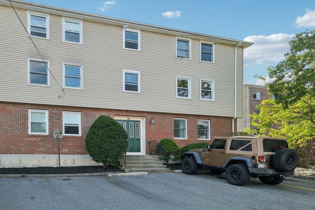 25 Rockland St in Boston, MA - Foto de edificio