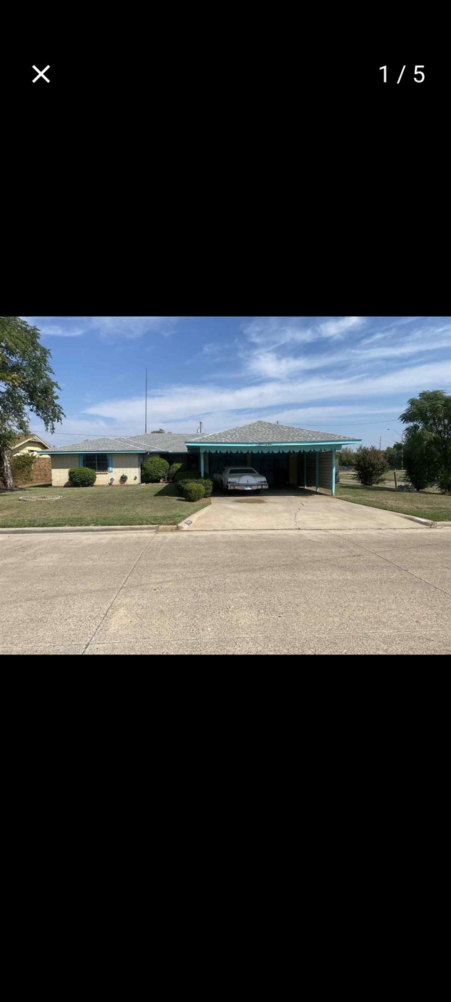 property at 1501 SW Monroe Ave