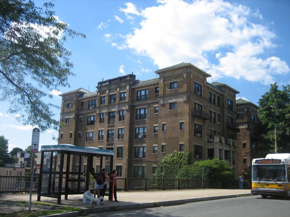 448 Park Dr, Unit 10 in Boston, MA - Foto de edificio