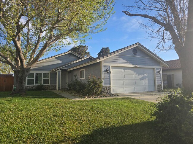 2835 La Vida Dr in Lancaster, CA - Building Photo - Building Photo