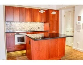 236 Beacon St-Unit -1c in Boston, MA - Building Photo - Building Photo