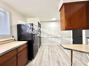 4729 Northcrest Dr in Fort Wayne, IN - Building Photo - Building Photo