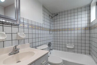 2930 Day Ave in Miami, FL - Building Photo - Building Photo
