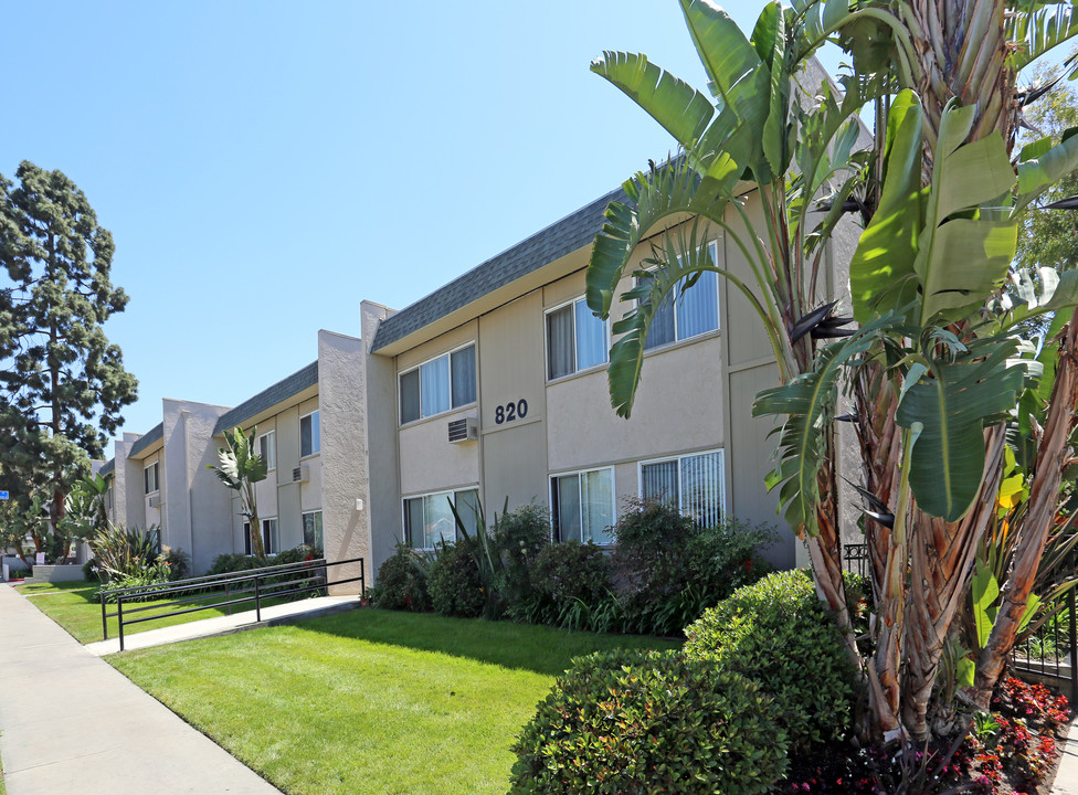 Casa Ramon Apartments in Orange, CA - Foto de edificio