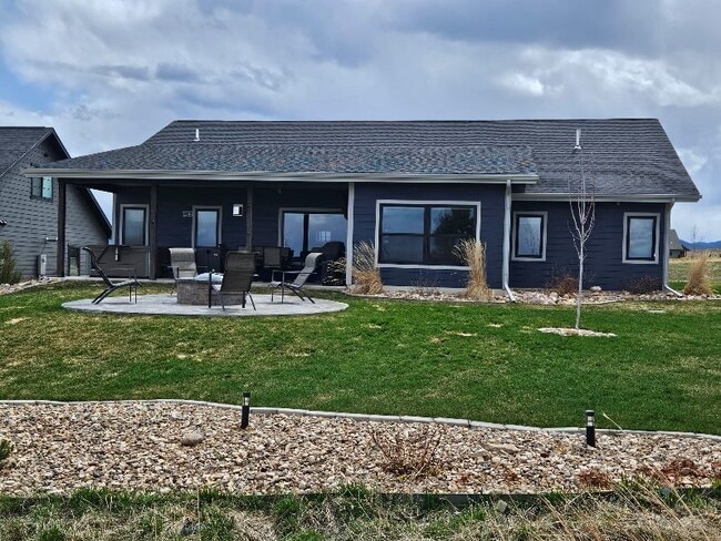7994 Brooks Loop in Spearfish, SD - Foto de edificio - Building Photo