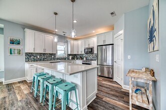 320 Oceanaire Ln in Surf City, NC - Building Photo - Building Photo