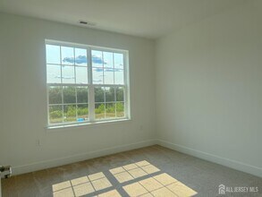 28312 Radford Ct in Monroe Township, NJ - Building Photo - Building Photo