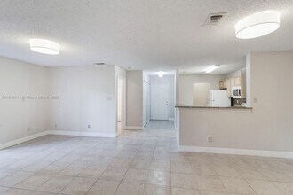 11241 W Atlantic Blvd in Coral Springs, FL - Foto de edificio - Building Photo