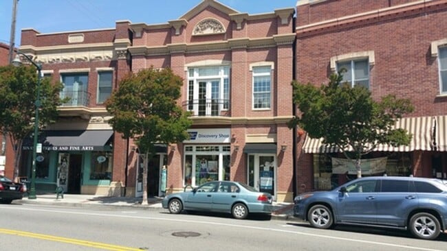 property at 41 E Main St