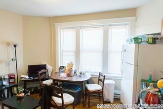 881 Huntington Ave, Unit 10 in Boston, MA - Foto de edificio - Building Photo