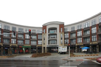 Centercourt Condominiums in Lexington, KY - Foto de edificio - Building Photo