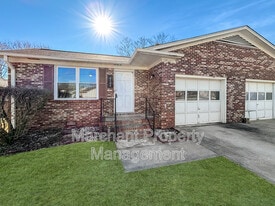 4704 Old Spartanburg Rd in Taylors, SC - Building Photo