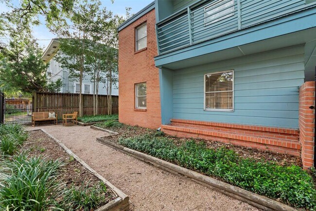 217 E 12th St in Houston, TX - Building Photo - Building Photo
