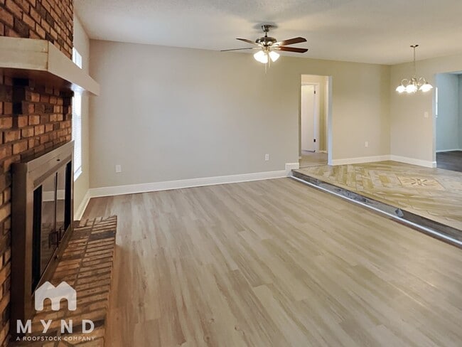 2040 De Carlo Ave in Spring Hill, FL - Foto de edificio - Building Photo