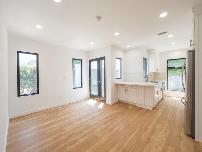 10618 Ayres Ave, Unit Duplx in Los Angeles, CA - Foto de edificio - Building Photo